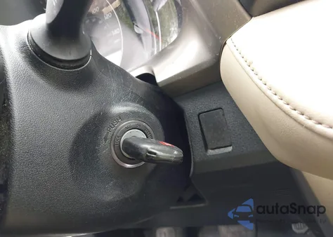 2014 Toyota Rav4 Xle z USA, uszkodzony, nr VIN JTMWFREV4EJ022585